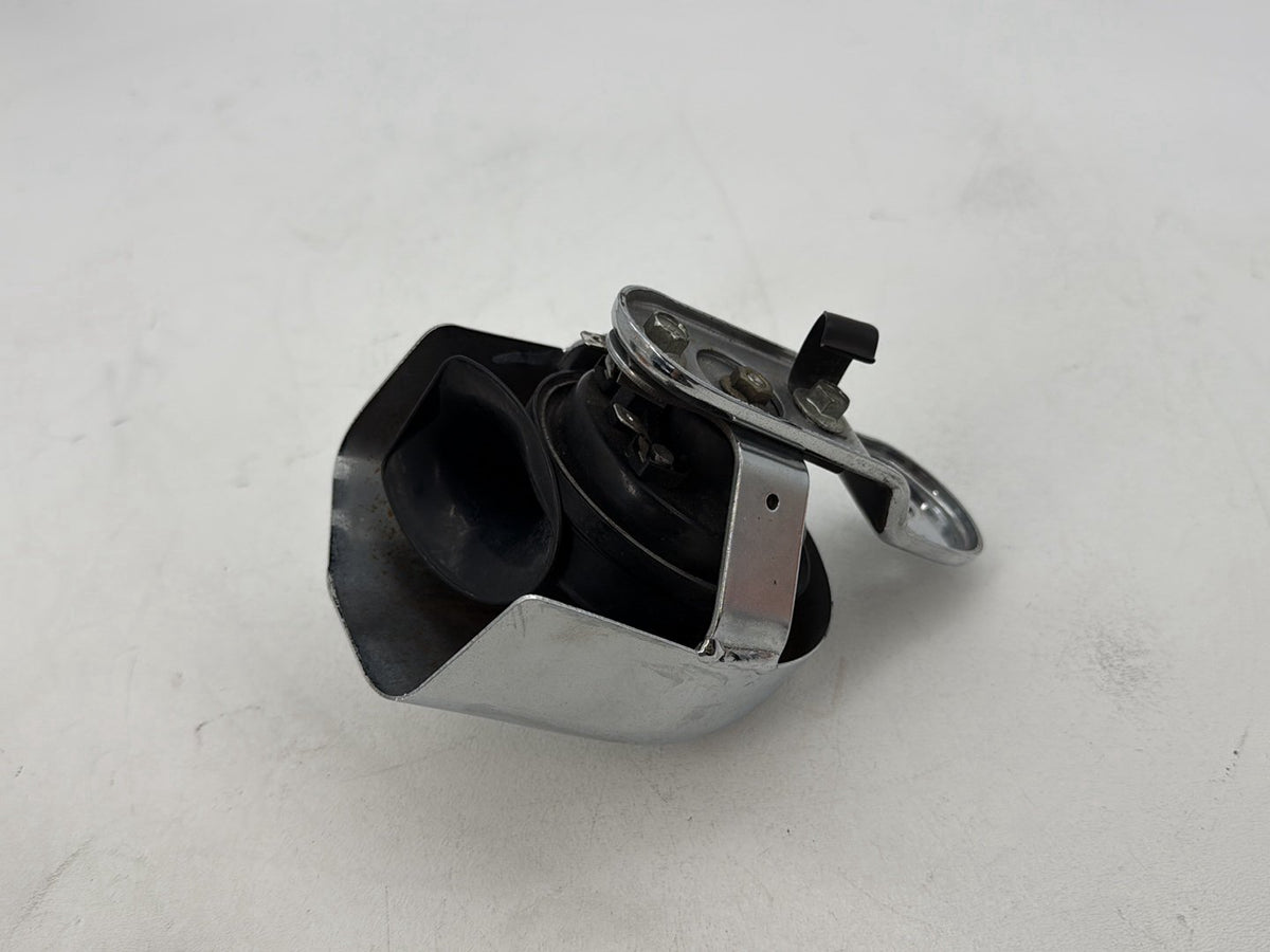 2004 Harley Softail FLSTC Heritage Classic OEM Horn Signal Klaxon Chrome Cover