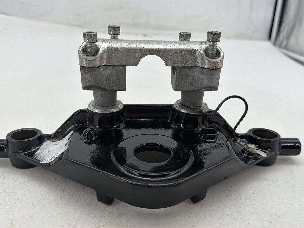 2010 Harley Street Glide Touring FLHX OEM Front Fork Upper Triple Tree Bracket