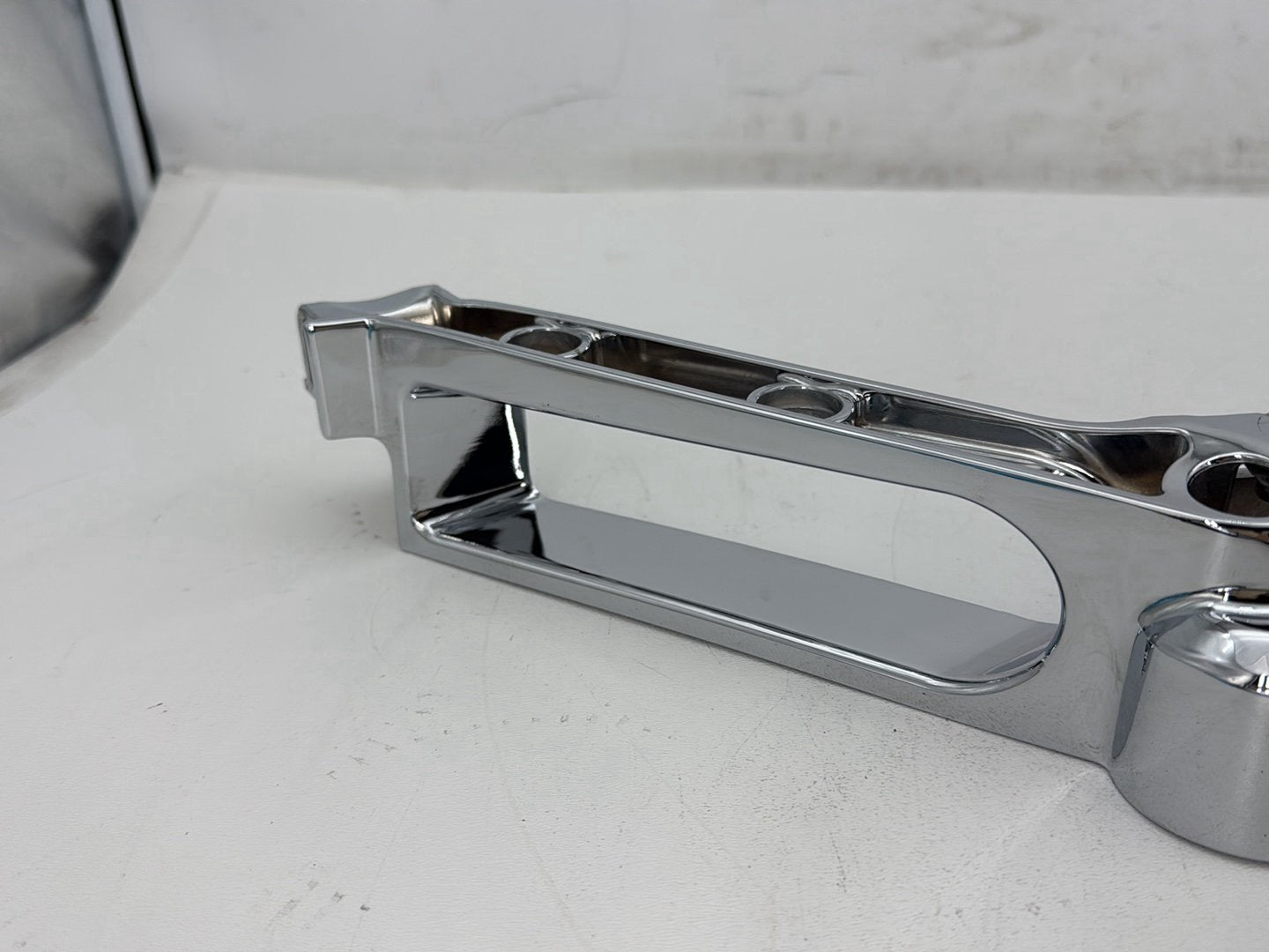 2014 Harley Electra Glide Touring CVO Screamin Eagle OEM Rear Left 1 Fender Strut Bracket