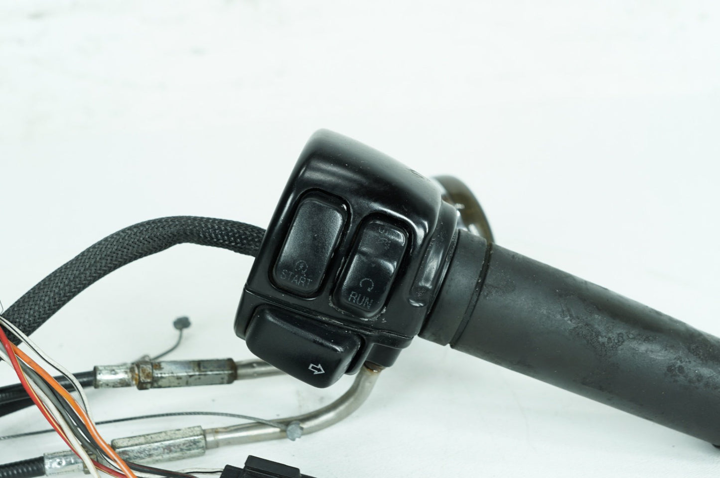 2007 - 2016 Harley-Davidson Dyna Super Glide Custom Right Engine Start Kill Switches Controls 71684-06