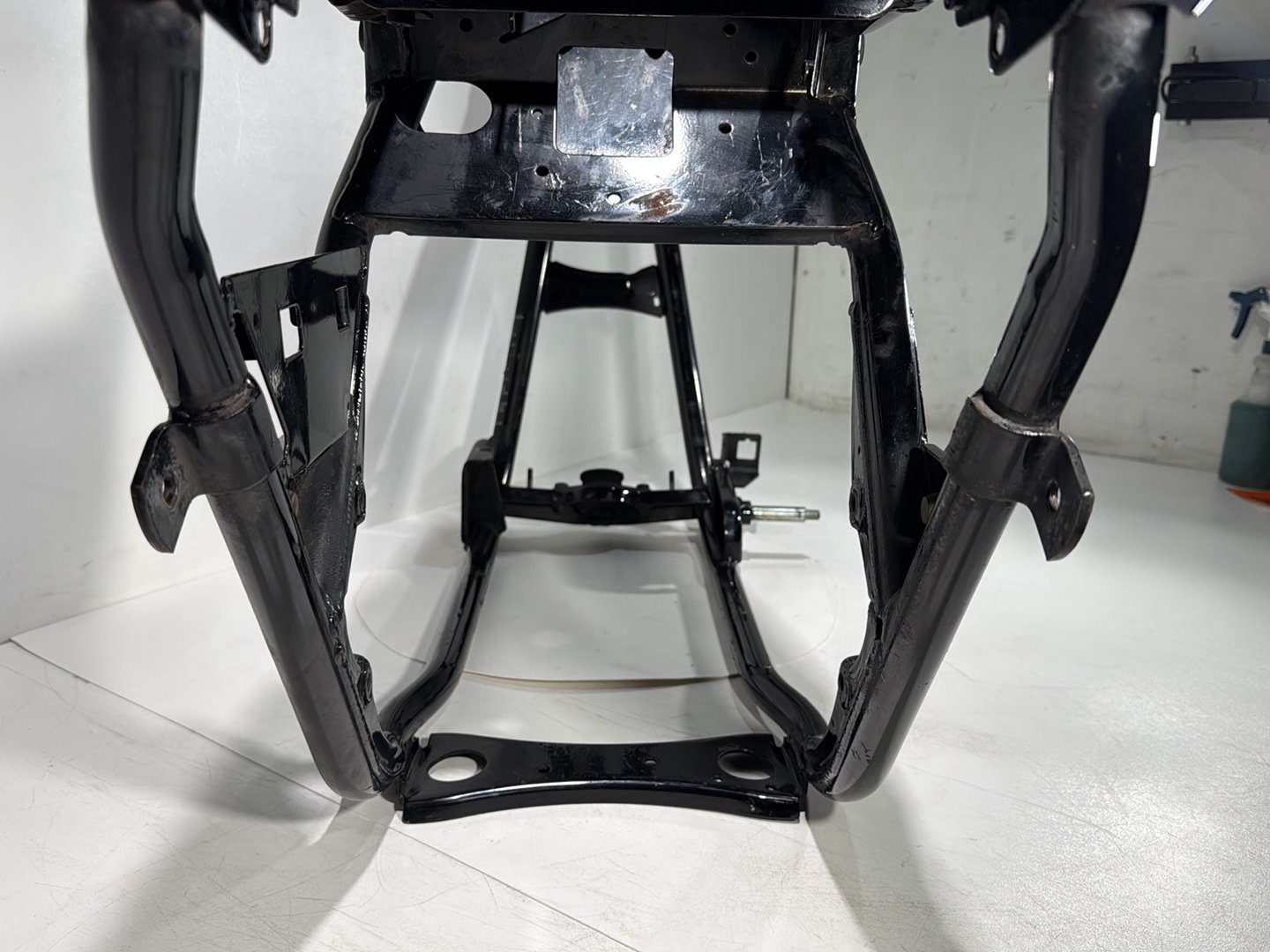 1999 - 2006 Harley-Davidson Touring Electra Glide Body Main Frame Chassis CLN CLR 	47900-02A