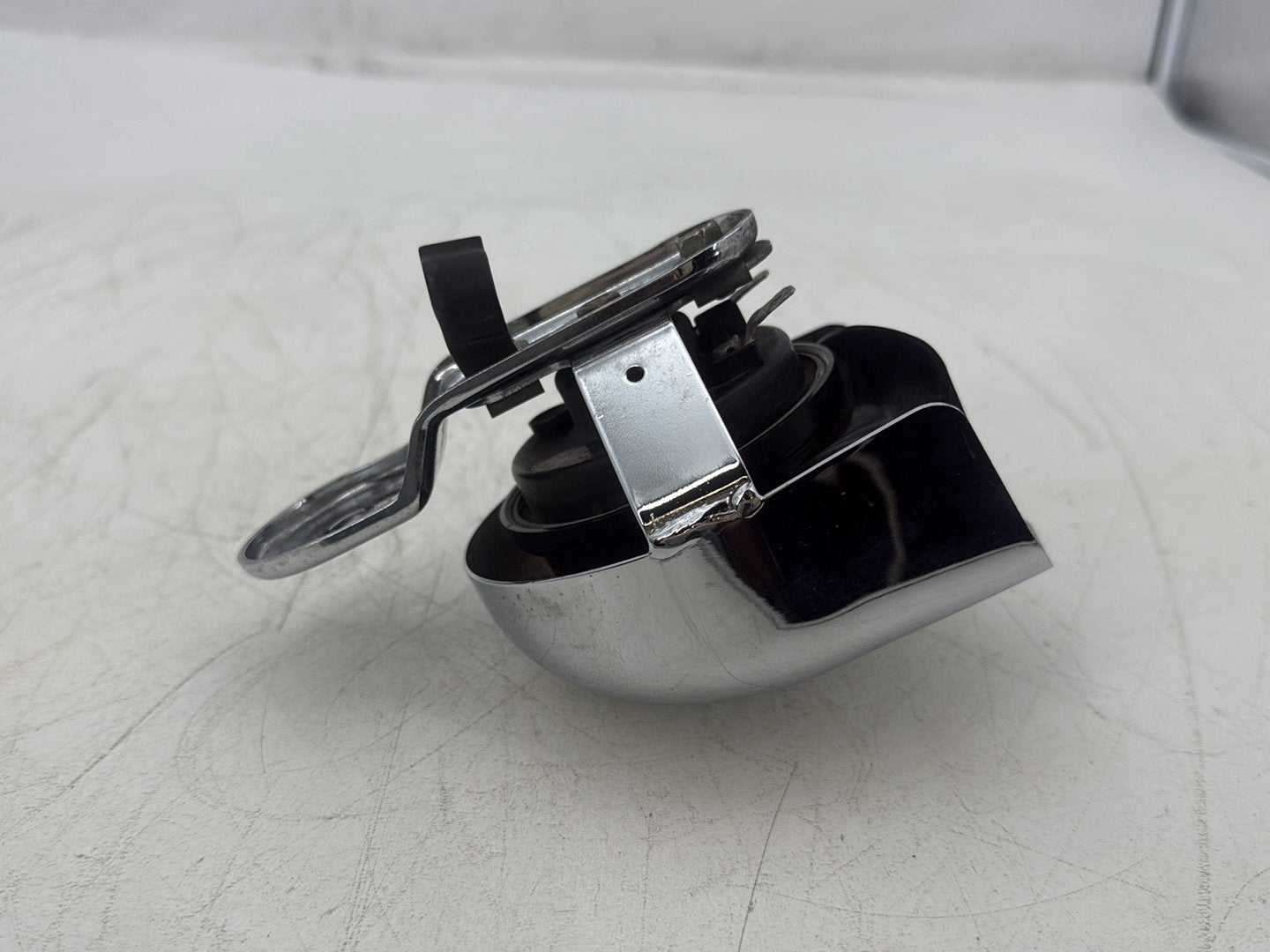2006 Harley Softail FLSTCI Heritage Classic OEM Horn Signal Klaxon Chrome Cover