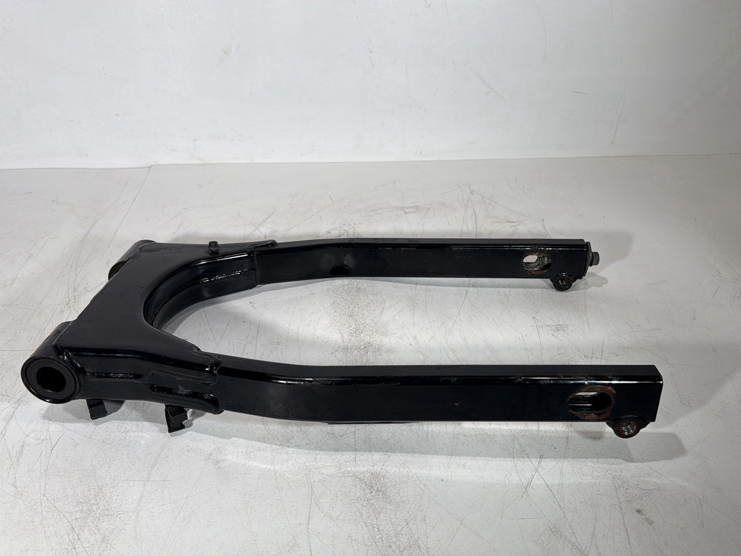 1999 - 2006 Harley-Davidson Touring Road King Police Rear Fork Swingarm Swing Arm  	47549-00