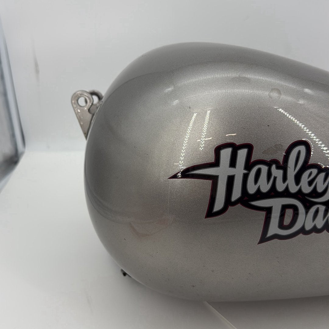 2007 - 2012 Harley-Davidson Dyna Super Glide Fuel Gas Tank Gasoline Reservoir 61590-04A