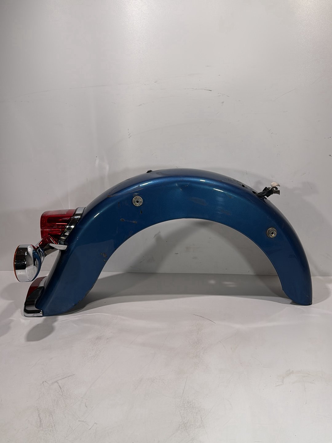 1999 - 2006 Harley-Davidson Touring Electra Glide Ultra Rear Wheel Fender & Turn Signals Bar  	59579-01B