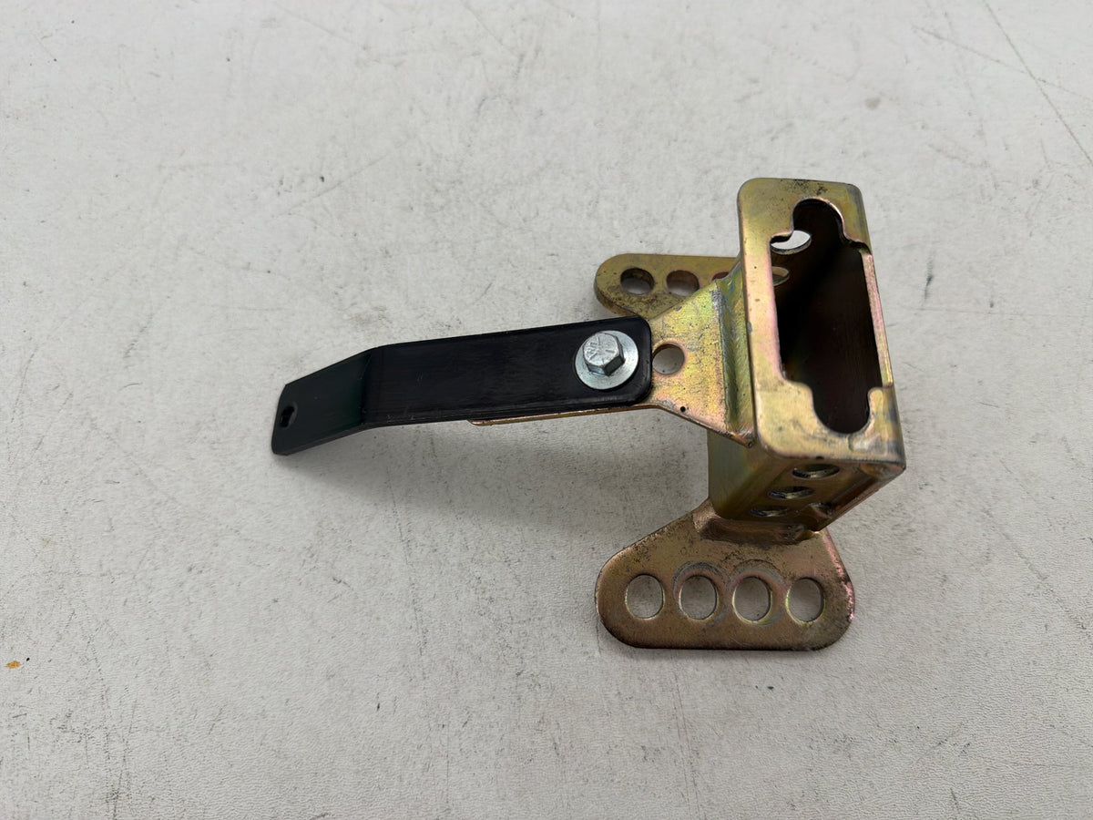 2004 Harley Road King Touring Classic Front Driver Rider Backrest Bracket Mount