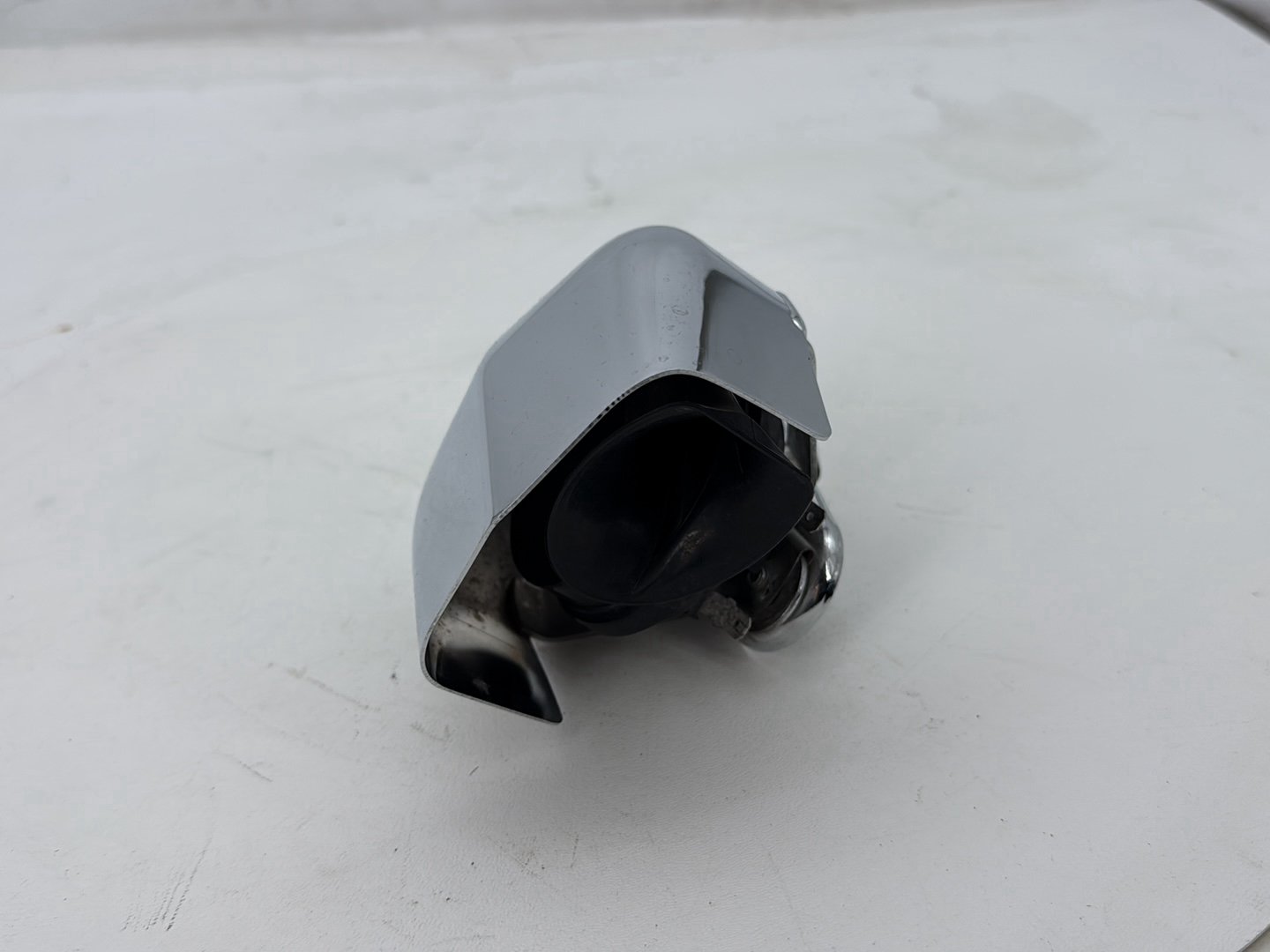 2007 Harley Street Glide Touring FLHX OEM Horn Signal Klaxon Chrome Cover