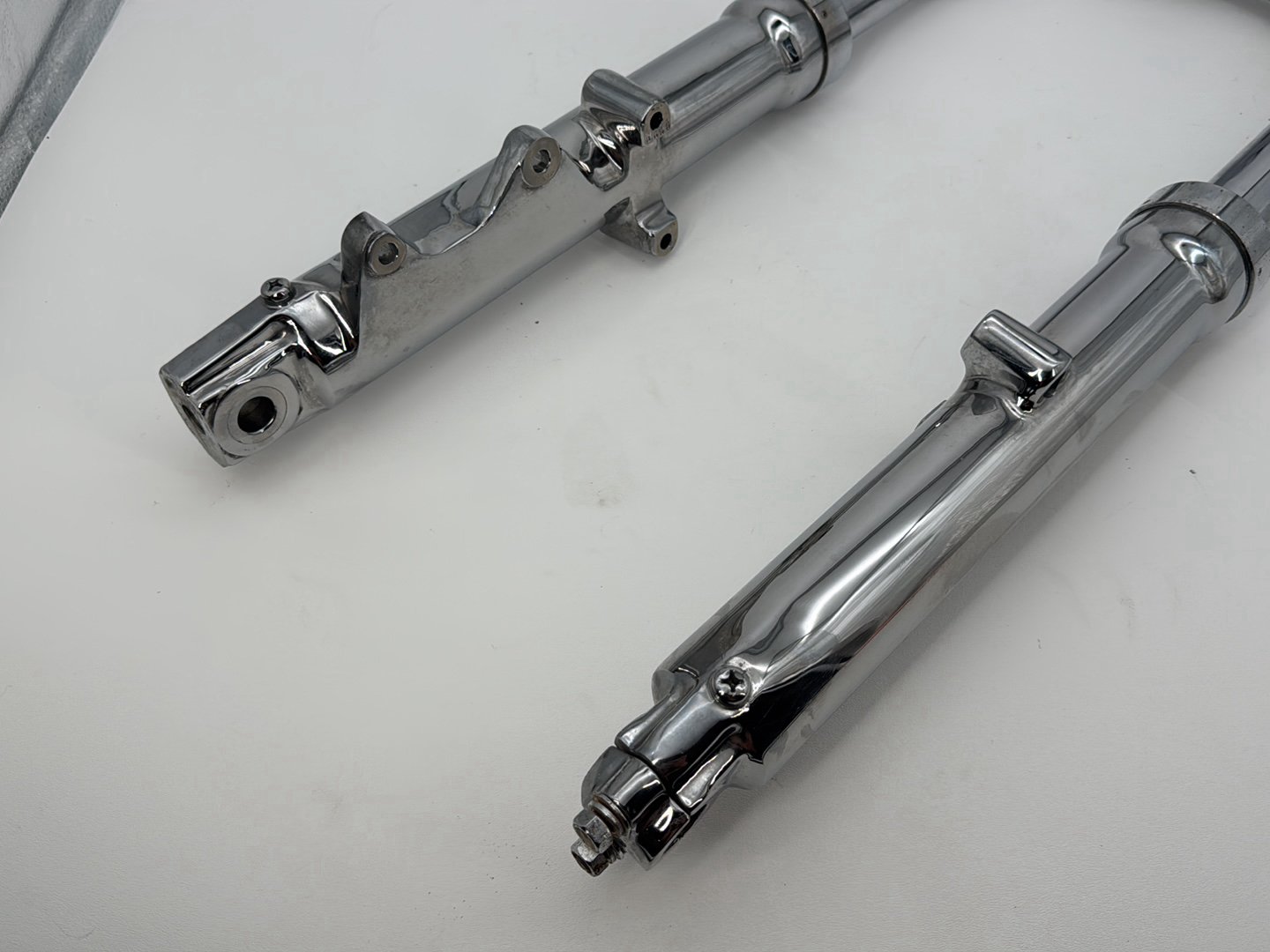 1999 - 2006 Harley-Davidson Dyna Wide Glide Front Triple Tree Set & LH RH Fork Legs Sliders 45679-92 , 45874-91