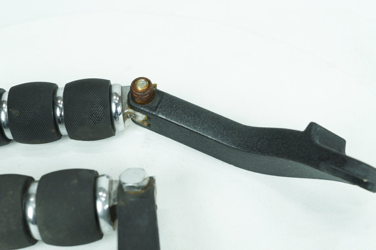 2007 - 2016 Harley-Davidson Dyna Super Glide Custom Passenger Left & Right Foot Pegs 49224-06A