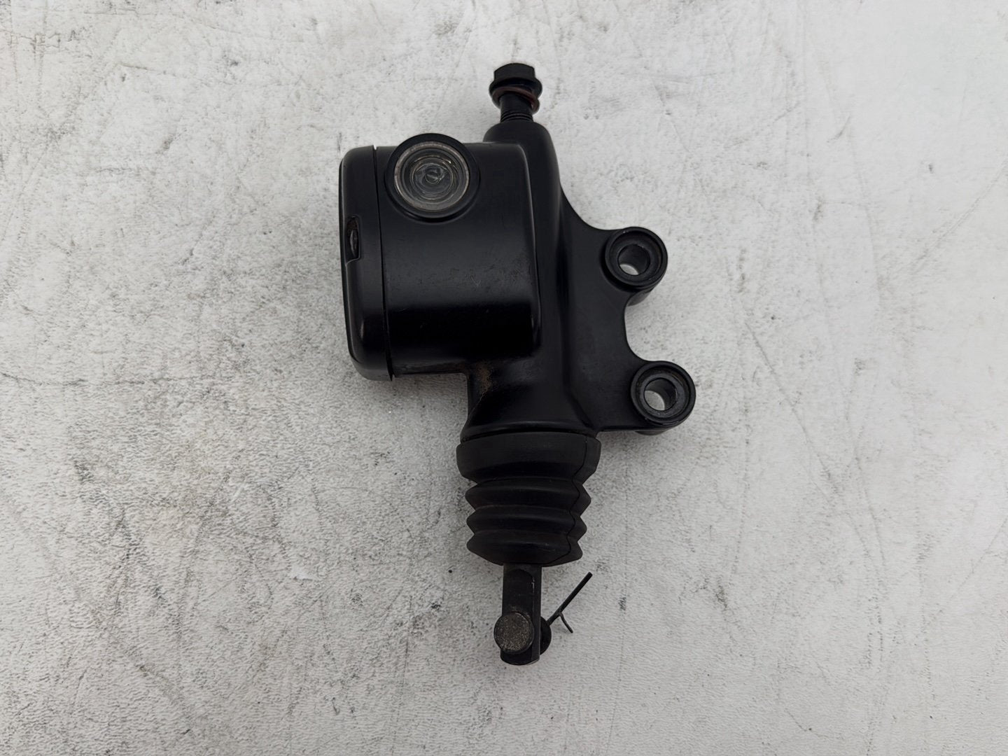 2018 Harley Electra Glide Touring Ultra FLHTCU OEM Rear Brake Master Cylinder Reservoir