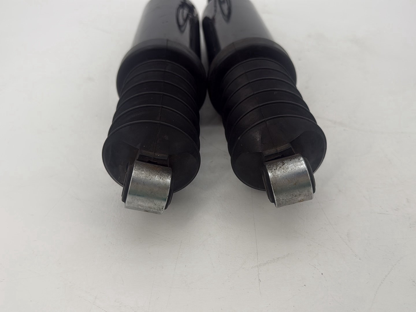 2005 Harley Touring FLHRCI Road King Classic OEM Rear Left Right Shock Absorbers