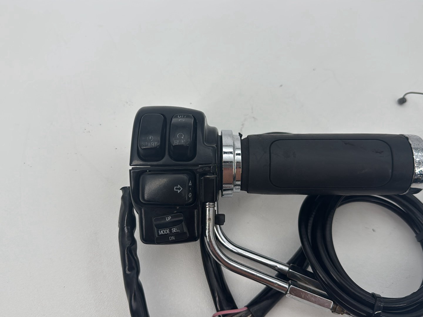 1999 - 2006 Harley-Davidson Touring Electra Glide Classic Right Engine Start Kill Switches Controls 71684-06A
