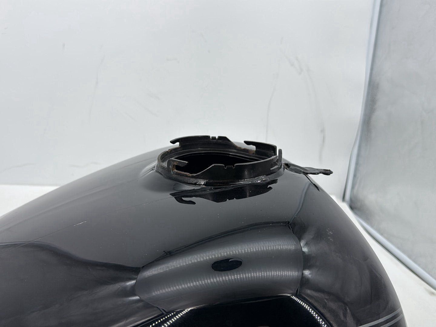 2008 Harley Touring FLHTCU Electra Glide Ultra OEM Fuel Gas Tank Gasoline Reservoir