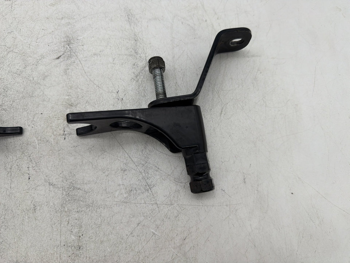 2001 Harley Heritage Softail Classic Left Right Driver Footpeg Bracket Mounts
