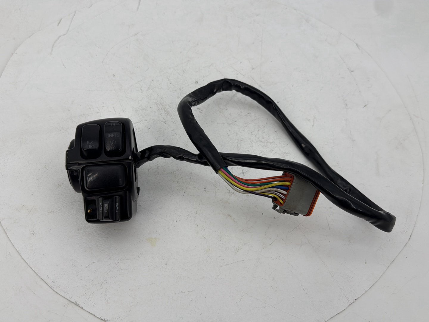 1999 - 2006 Harley-Davidson Touring Electra Glide Ultra Left Turn Signal Headlight Switches Controls  	71682-06