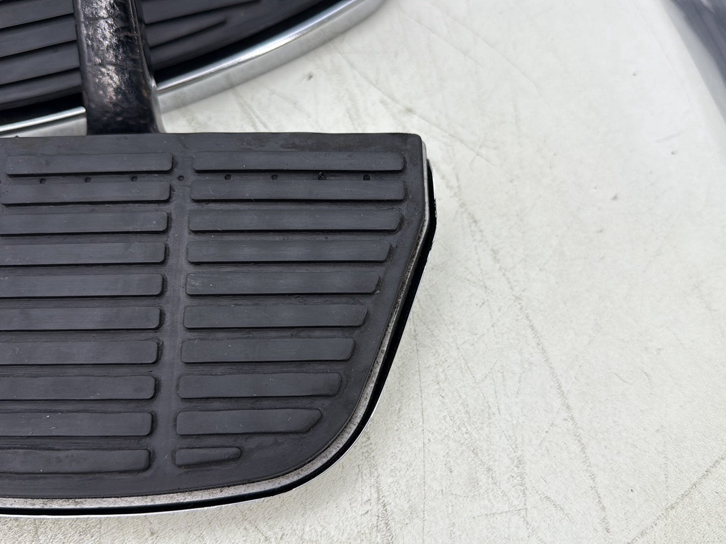 1998 Harley Touring FLHTCUI Electra Glide Ultra OEM Left Right Driver & Pass Floorboard Foot Rest