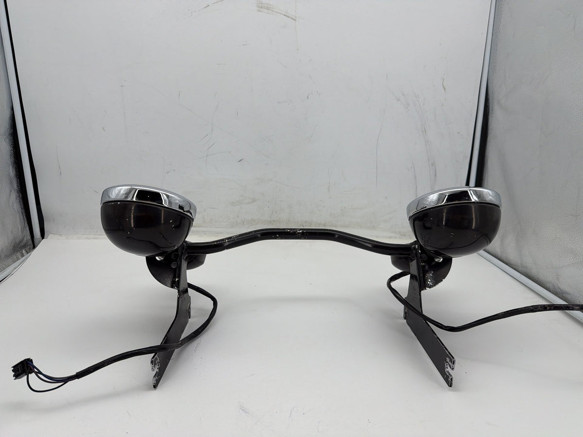 2006 Harley Electra Glide Touring Classic OEM Front Turn Signal Indicators Aux Light Bar