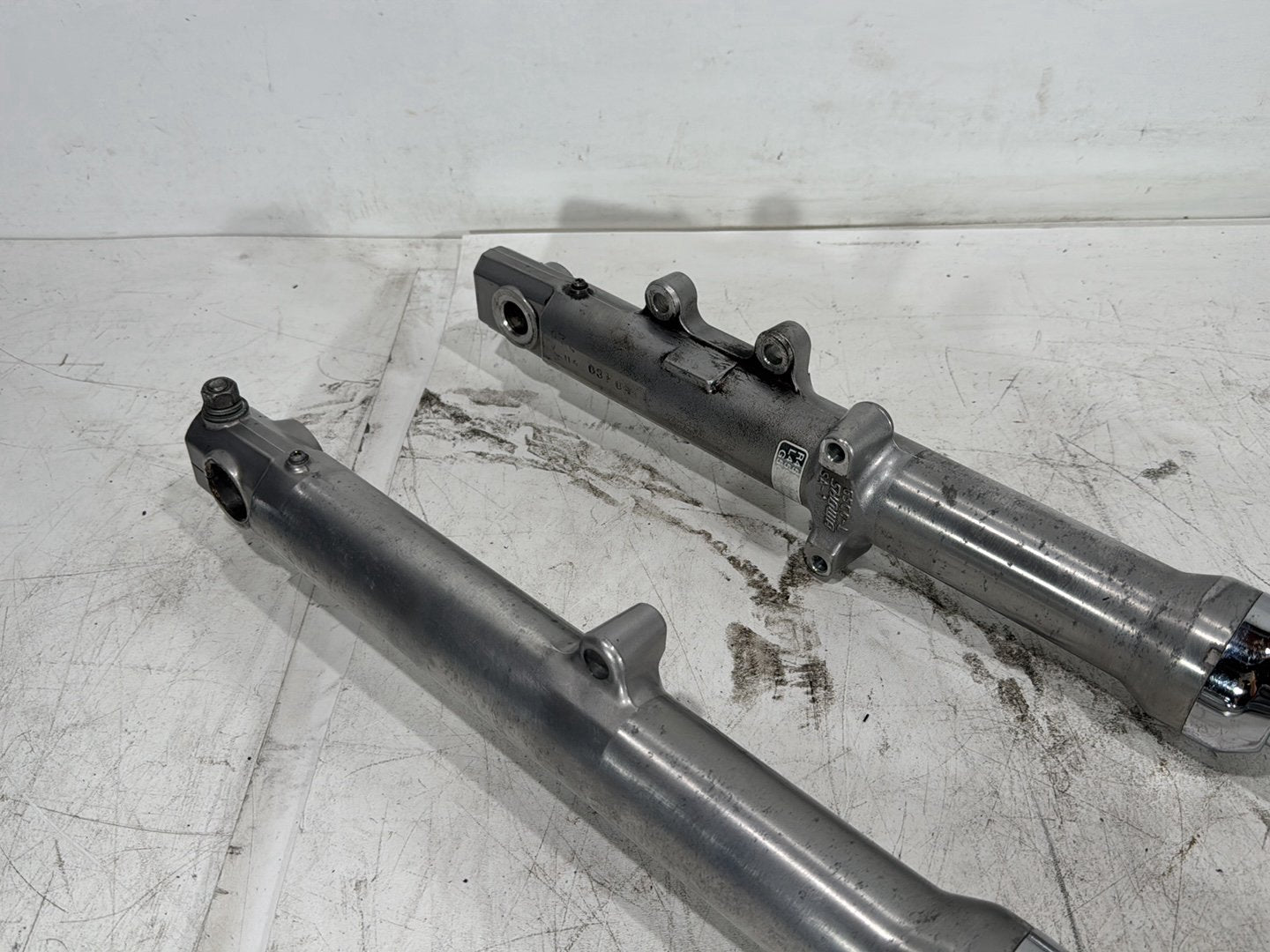 2004 Harley Dyna Super Glide FXDI OEM Front Triple Tree Set & LH RH Fork Legs Sliders