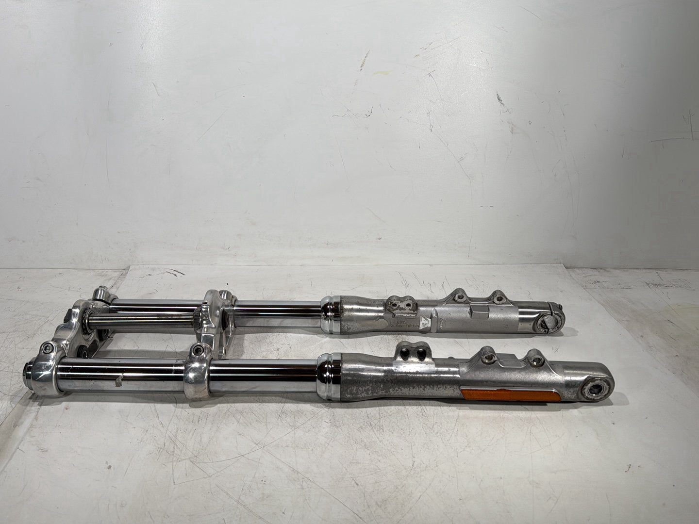 2015 Harley Dyna Low Rider FXDL OEM Front Triple Tree Set & LH RH Fork Legs Sliders
