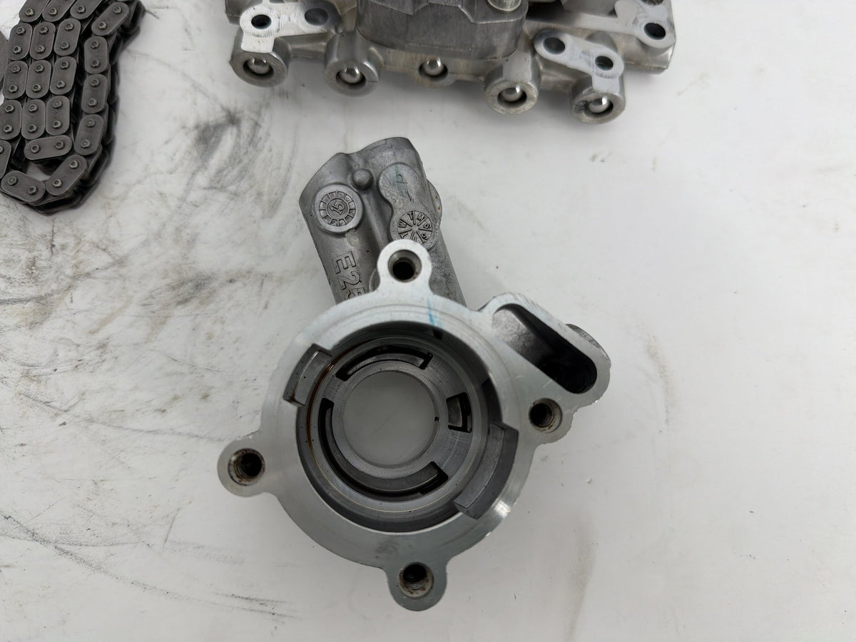 16 Harley Touring FLHXS Street Engine Motor Cam Support Camshaft Plate Oil Pump