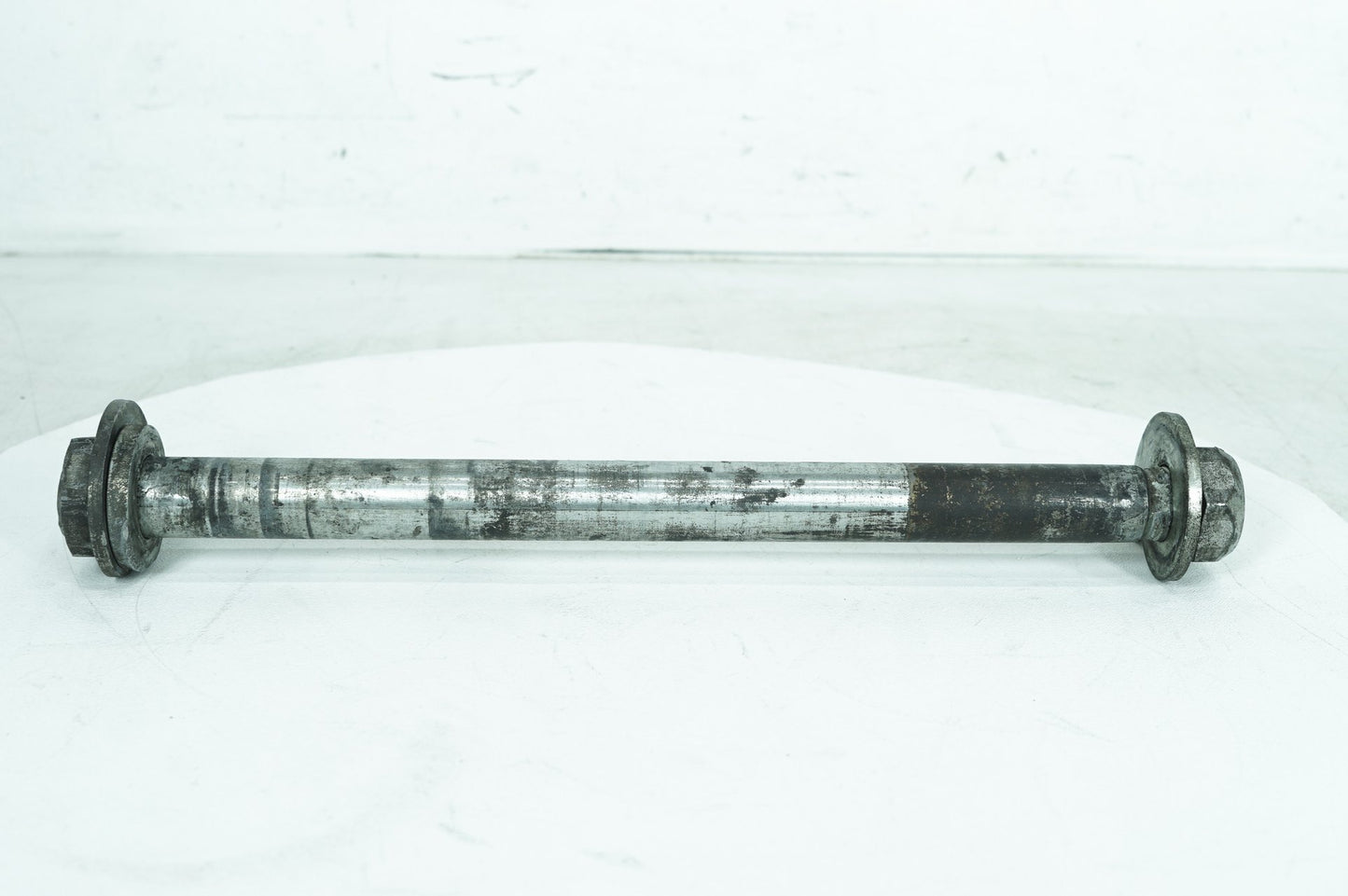 2007 - 2012 Harley-Davidson Touring Road Glide Rear Wheel Axle Bolt Shaft 41056-09