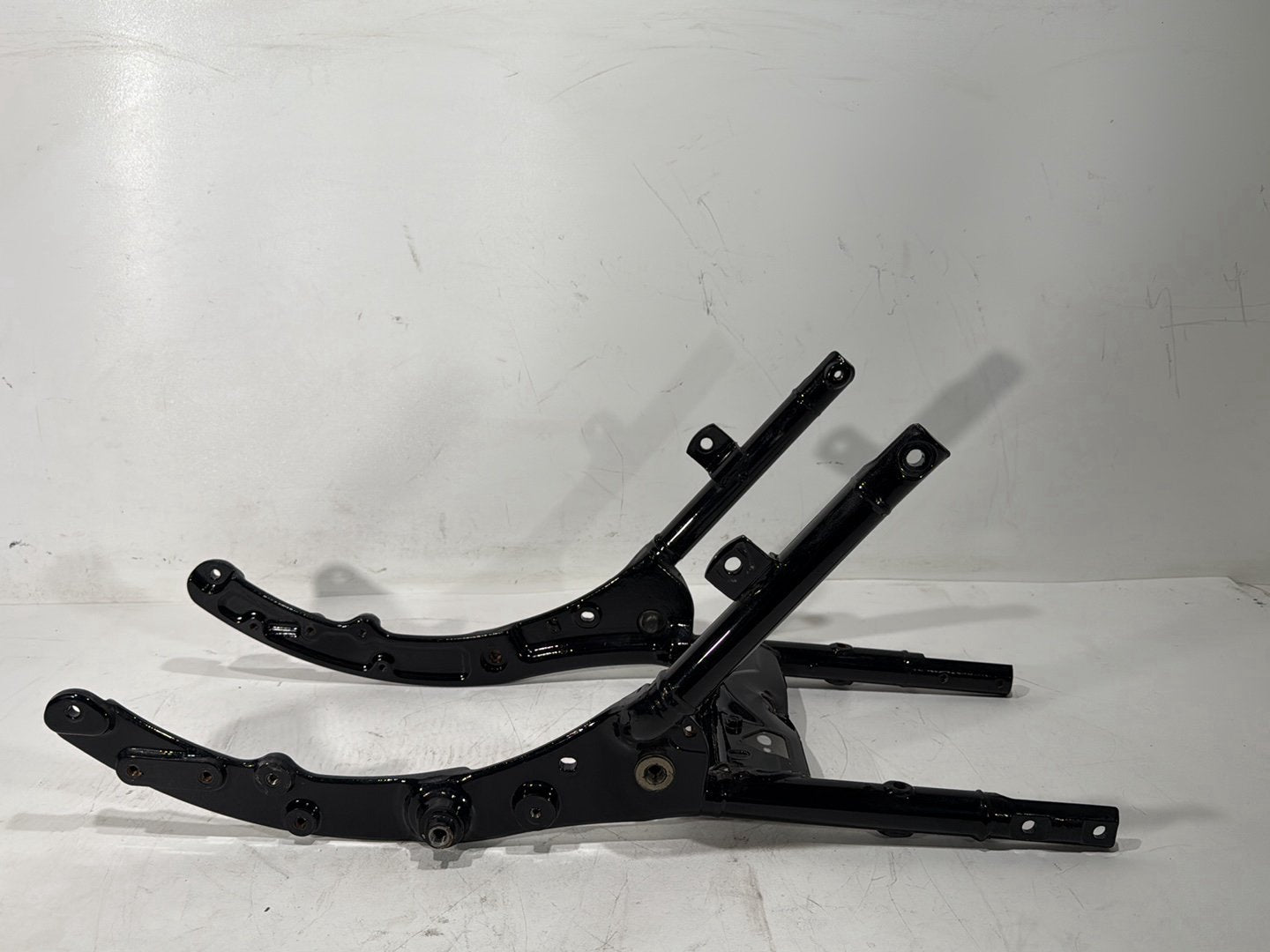 2010 Harley Street Glide Touring FLHX OEM Rear Back Sub Frame Rail Bar 48079-09BHP