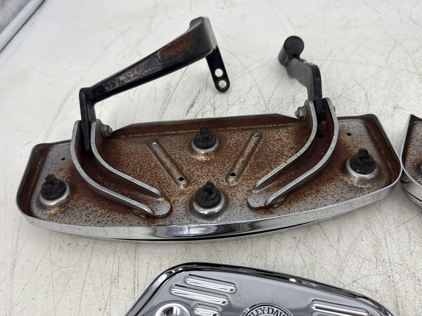 2007 Harley Touring FLHTC Electra Glide Classic OEM Left Right Driver & Pass Floorboard Foot Rest