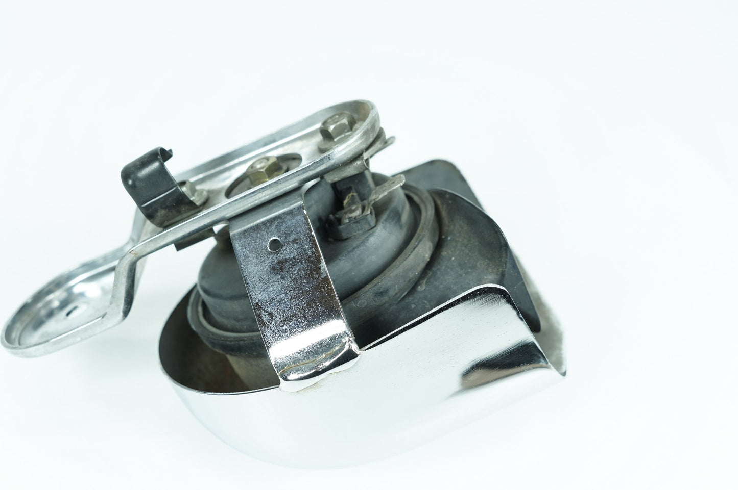 2007 - 2012 Harley-Davidson Softail Standard Horn Signal Klaxon Chrome Cover  	69060-90E