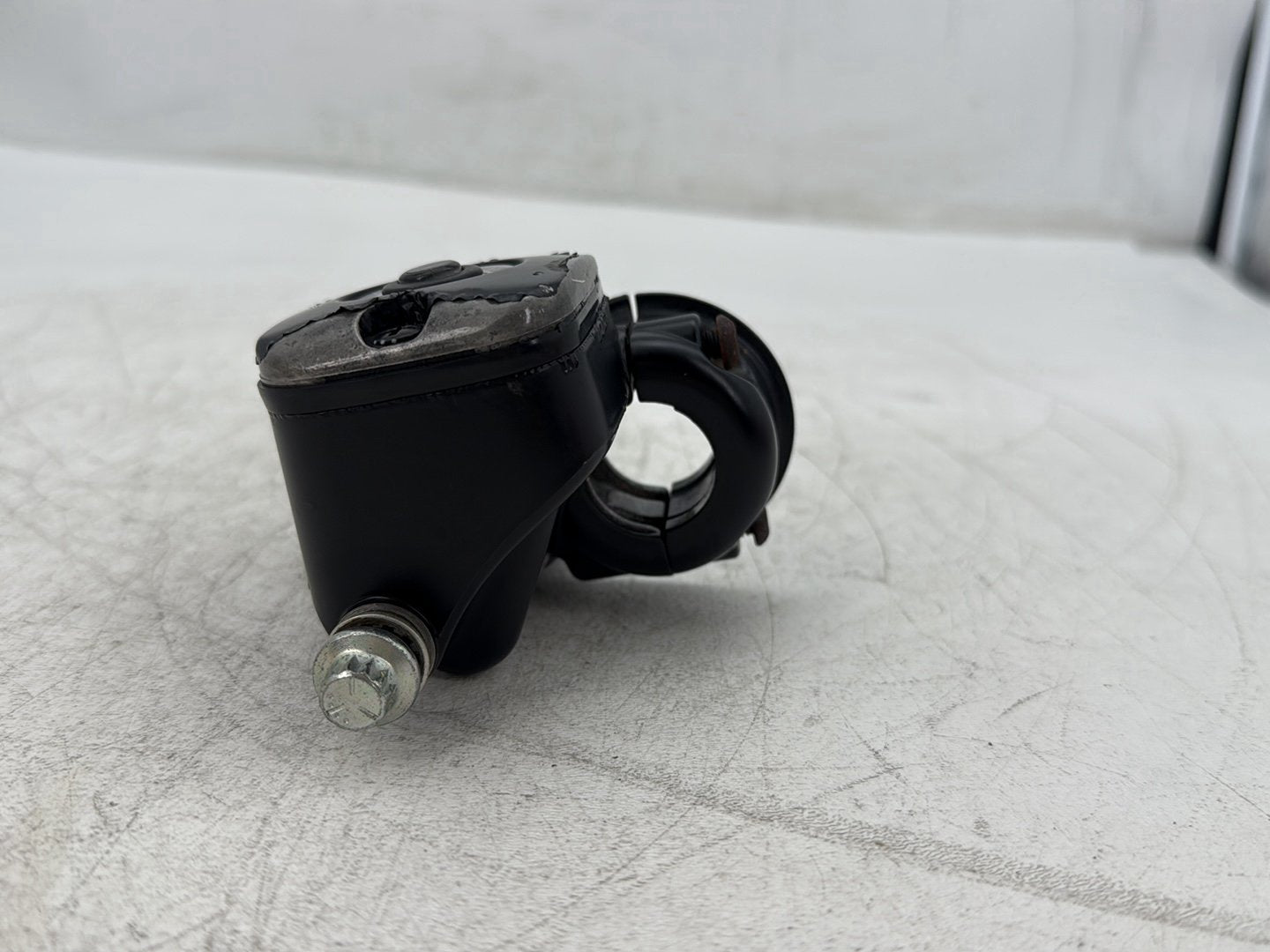 2005 Harley Electra Glide Touring Ultra FLHTCUI OEM Front Right Brake Lever Master Cylinder