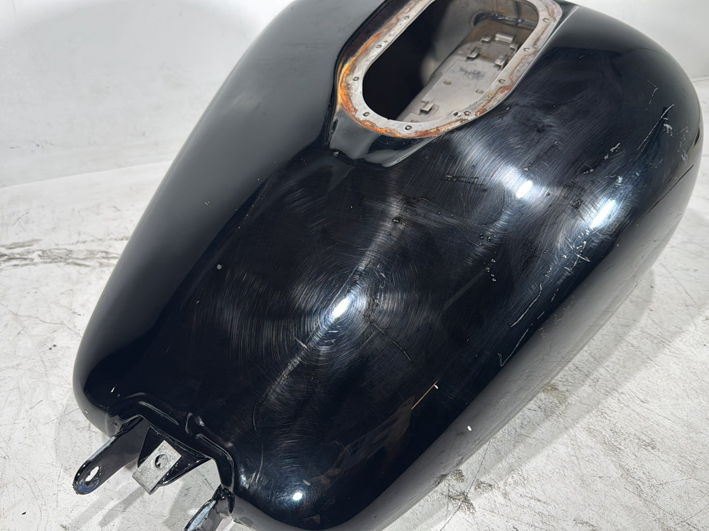 2004 Harley Dyna Super Glide FXDI OEM Fuel Gas Tank Gasoline Reservoir