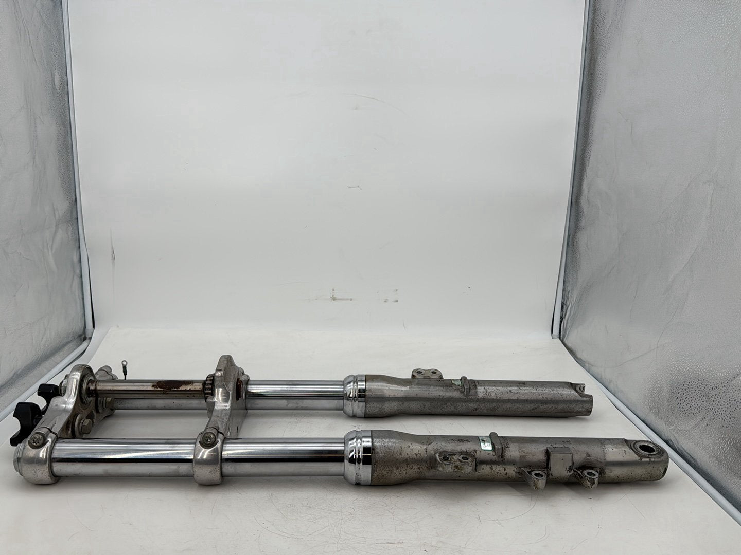 1999 - 2006 Harley-Davidson Dyna Super Glide Front Triple Tree Set & LH RH Fork Legs Sliders 45538-06