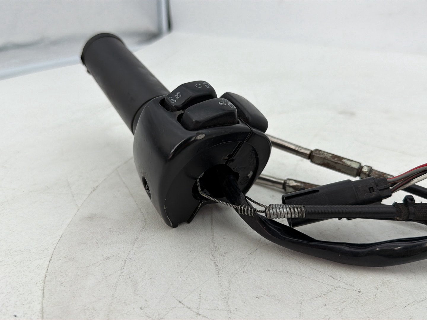 2007 - 2017 Harley-Davidson Dyna Super Glide Custom Right Engine Start Kill Switches Controls 71589-96B , 56421-06