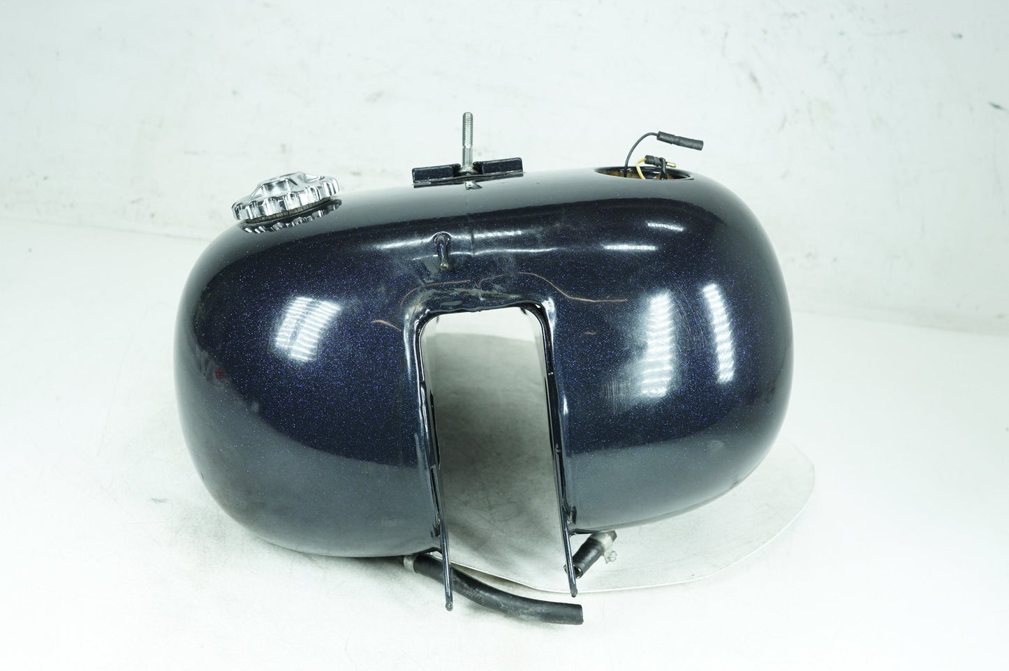 1999 - 2006 Harley-Davidson Softail Fat Boy Fuel Gas Tank Gasoline Reservoir  	62180-00D