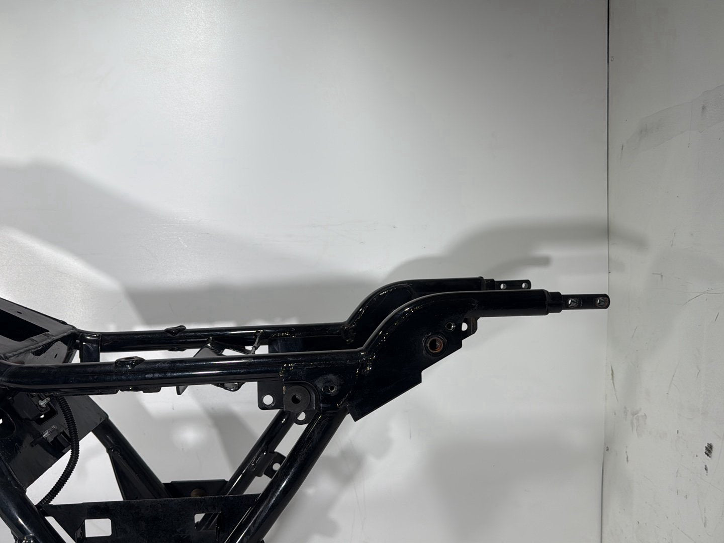 1999 - 2006 Harley-Davidson Touring Electra Glide Classic Body Main Frame Chassis CLN CLR 47900-99B