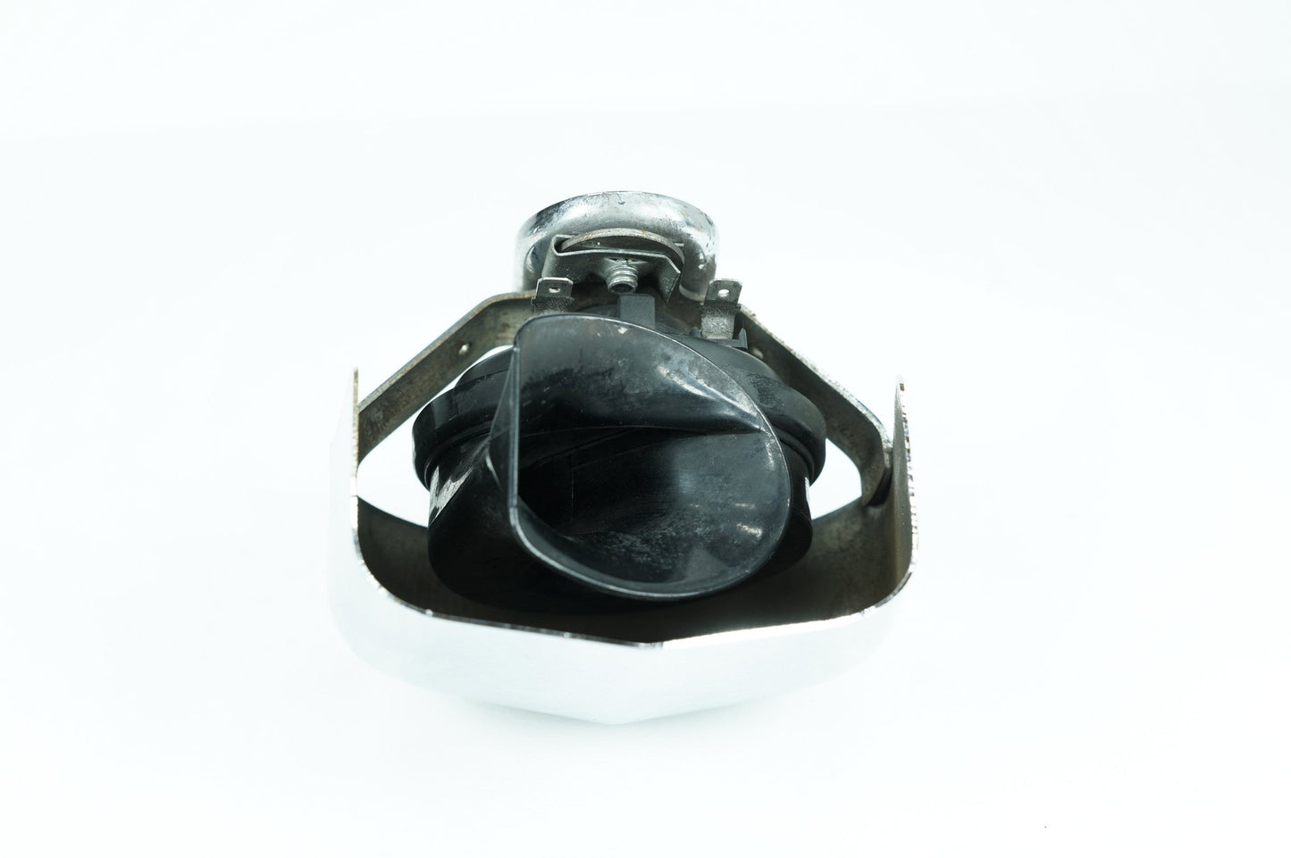 1999 - 2006 Harley-Davidson Dyna Wide Glide Horn Signal Klaxon Chrome Cover  	69012-93A