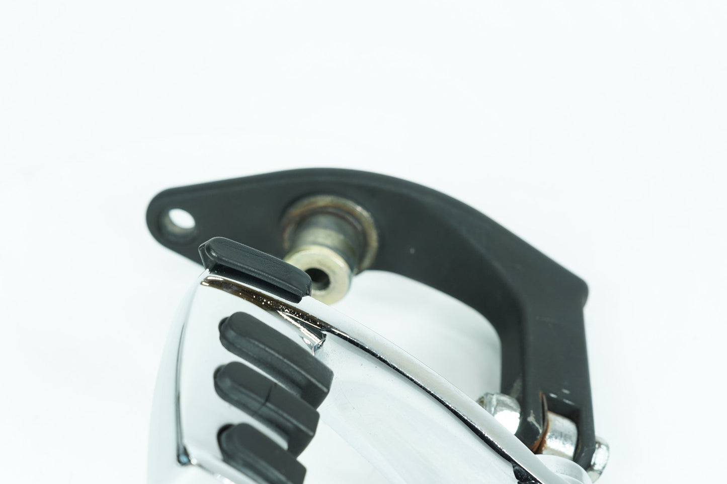 1999 - 2006 Harley-Davidson Dyna Wide Glide Right Driver Foot Controls Peg Rest 42481-92