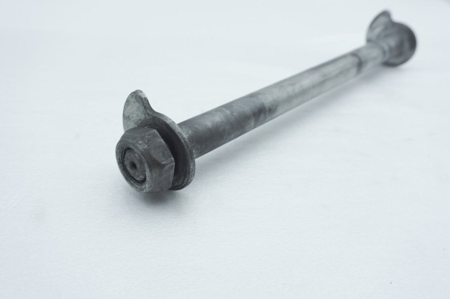 2012 - 2016 Harley-Davidson Touring Road Glide Rear Wheel Axle Bolt Shaft 41056-09