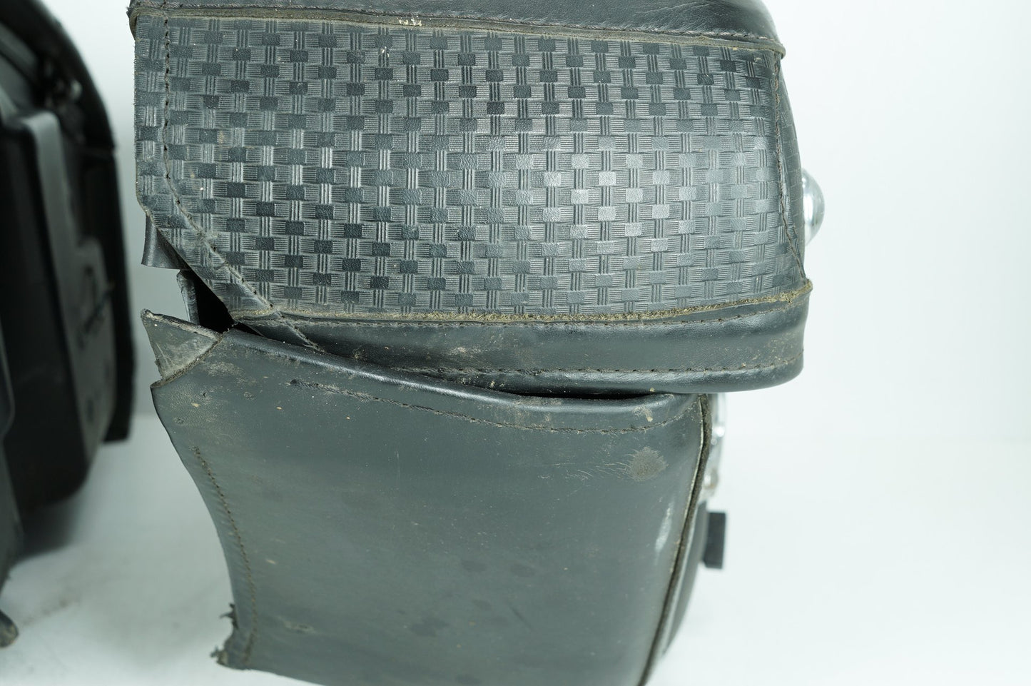 1999 - 2006 Harley-Davidson Softail Fat Boy Rear Left Right Saddlebags Luggage Leather 91139-98A
