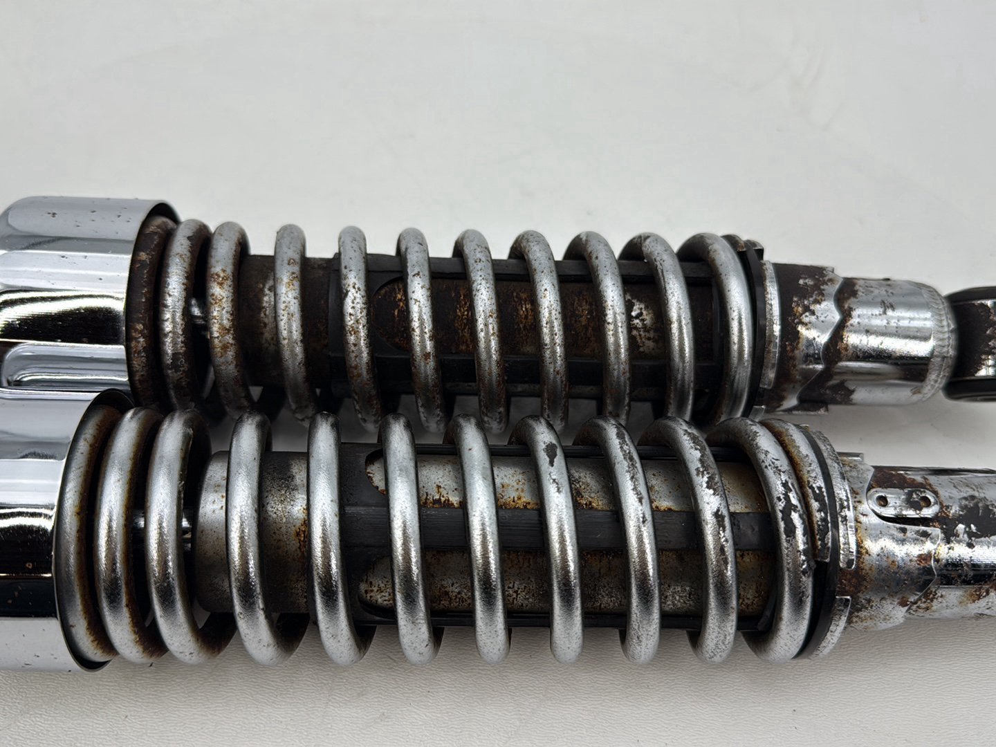 2004 - 2013 Harley-Davidson Sportster 883 Custom Rear Left Right Shock Absorbers 54568-04