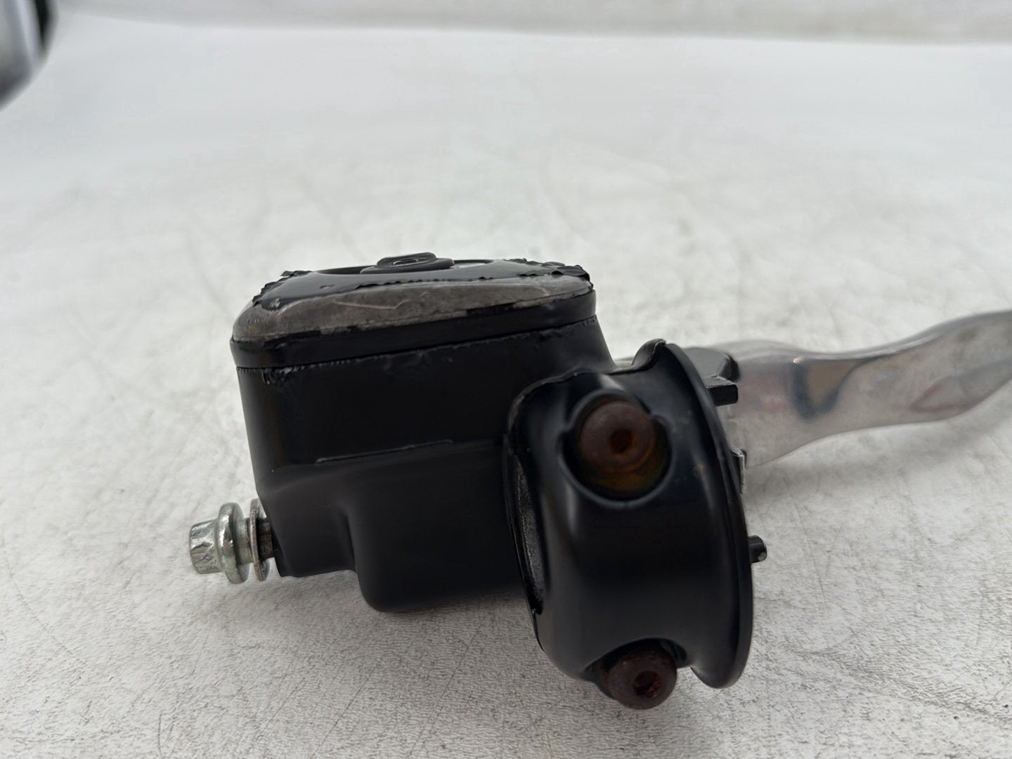 2005 Harley Electra Glide Touring Ultra FLHTCUI OEM Front Right Brake Lever Master Cylinder