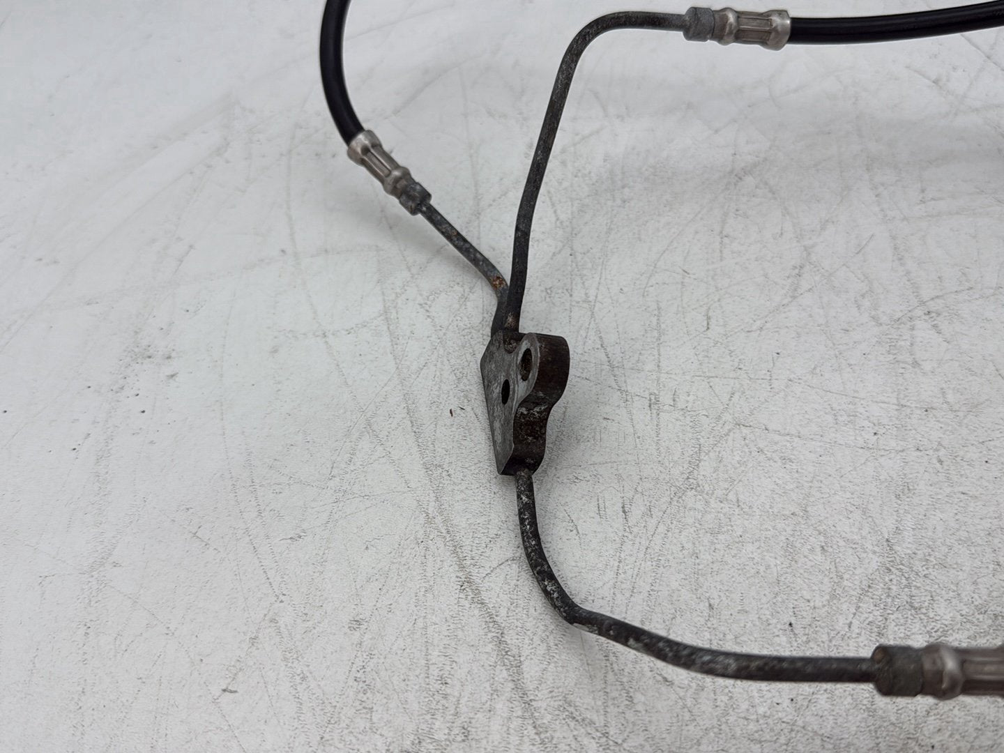 2013 Harley Electra Glide Touring Ultra FLHTCUI OEM Front Brake Hose Line Pipe NON-abs