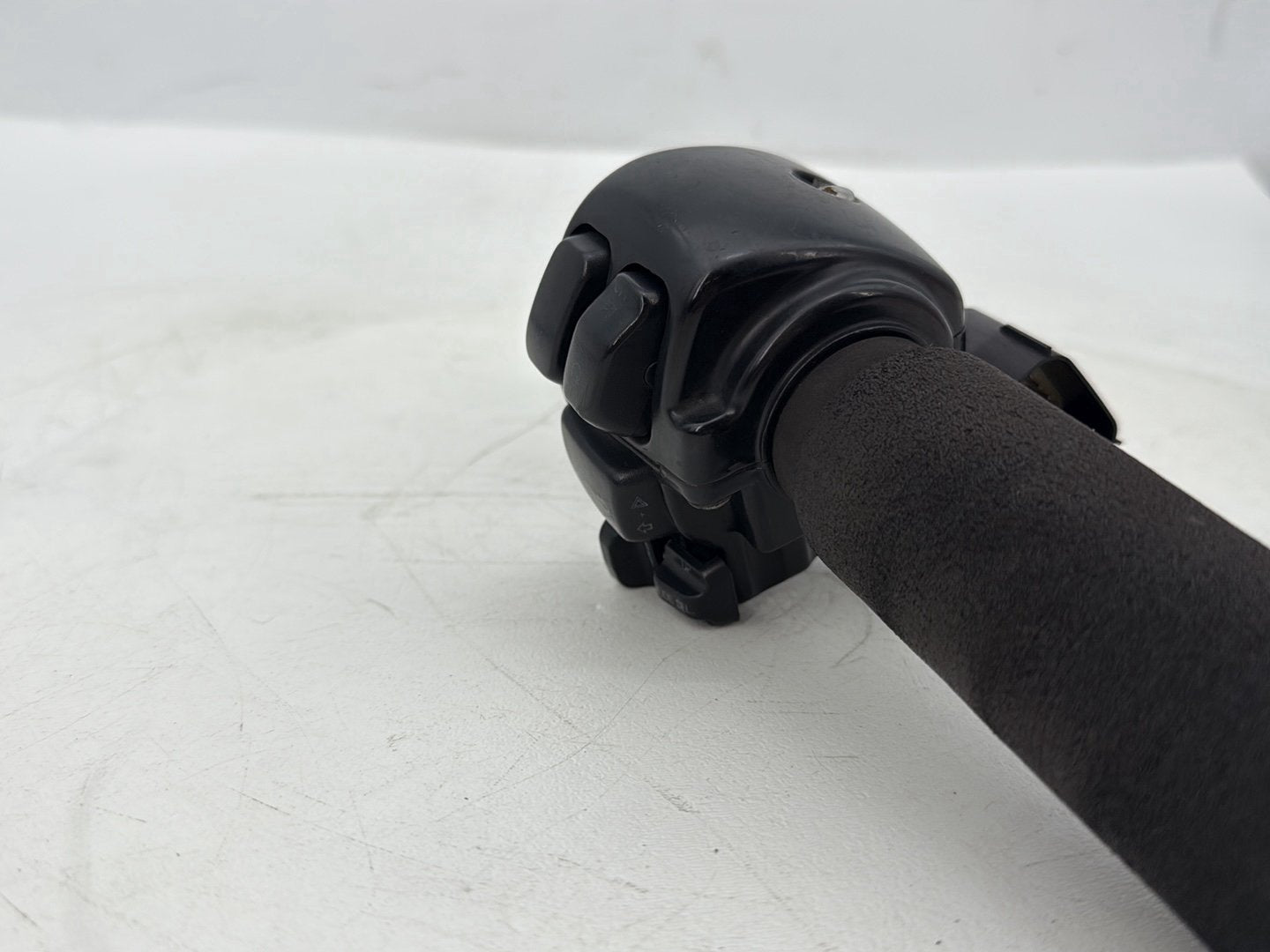 2008 Harley Electra Glide Touring Ultra FLHTCUI OEM Right Engine Start Kill Switches Controls