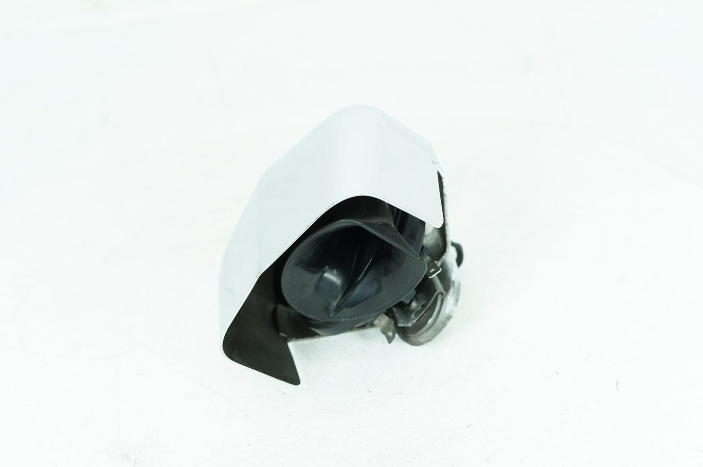 1999 - 2006 Harley-Davidson Touring Electra Glide Ultra Horn Signal Klaxon Chrome Cover 69012-93A
