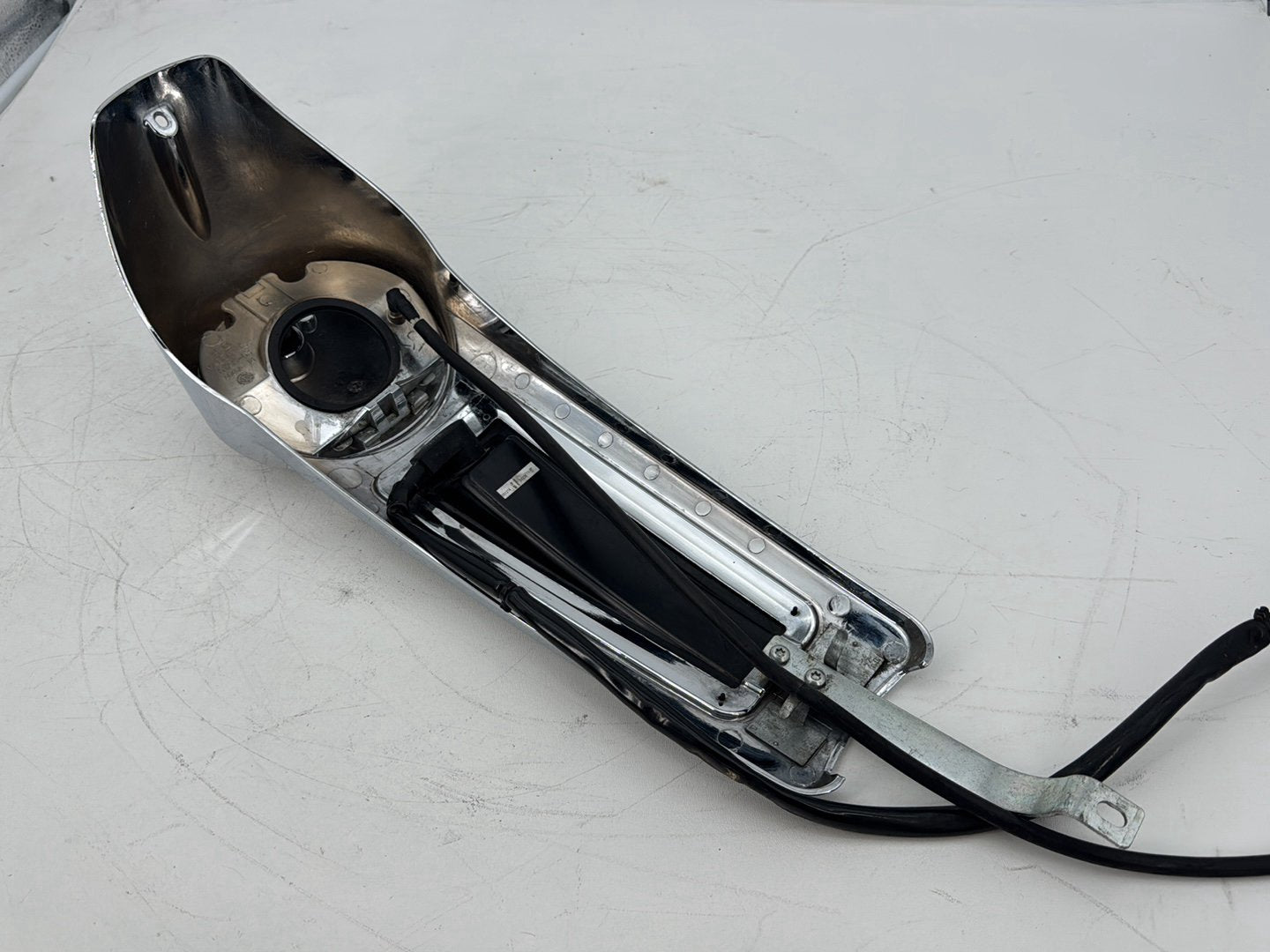 2008 - 2016 Harley-Davidson Touring Electra Glide Ultra Fuel Gas Tank Dash Console NOKey 61270-08