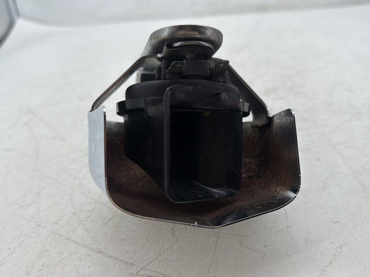 2010 Harley Road King Touring Classic OEM Horn Signal Klaxon Chrome Cover