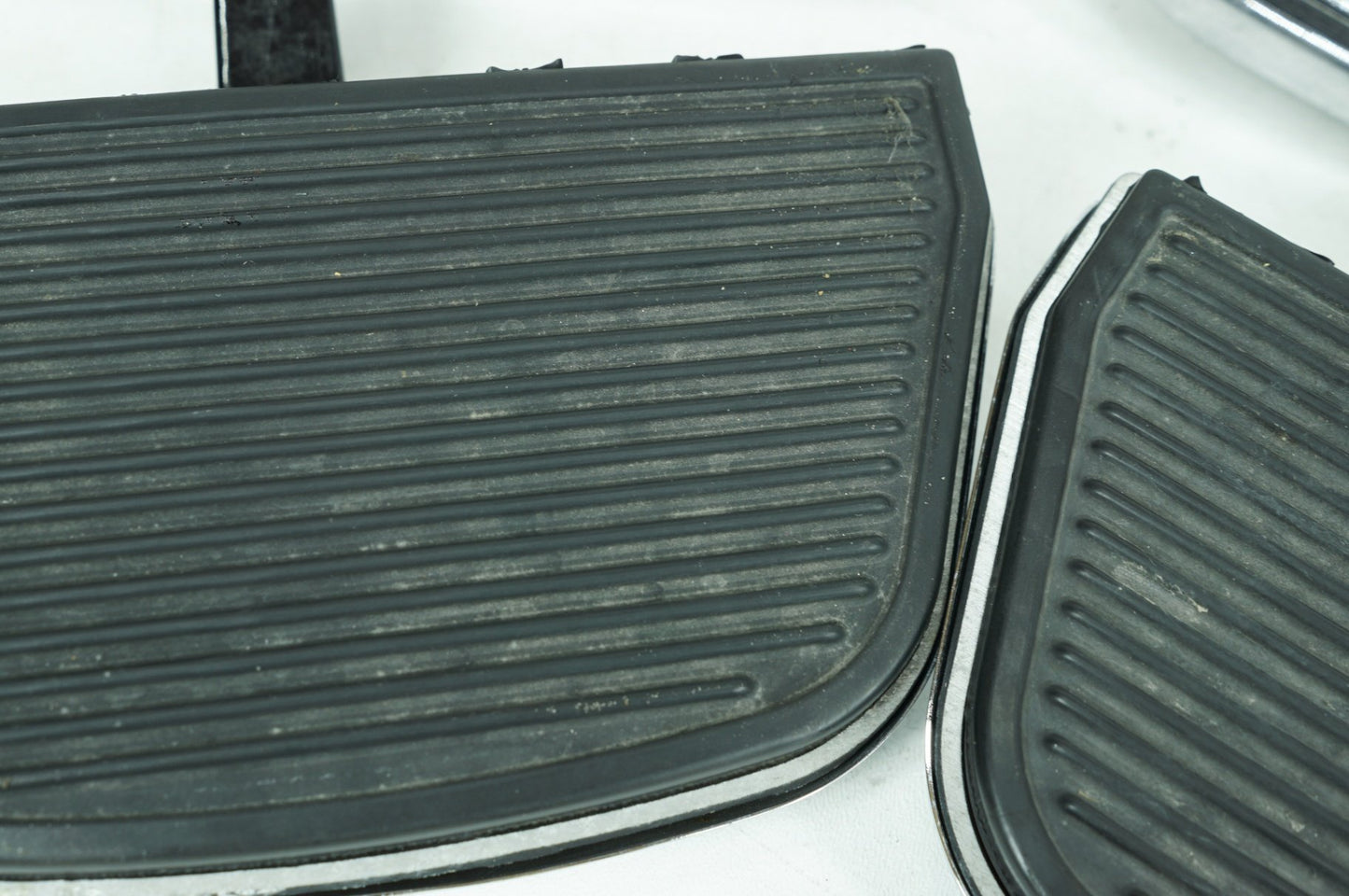 2007 - 2012 Harley-Davidson Touring Electra Glide Left Right Driver & Pass Floorboard Foot Rest 50683-04
