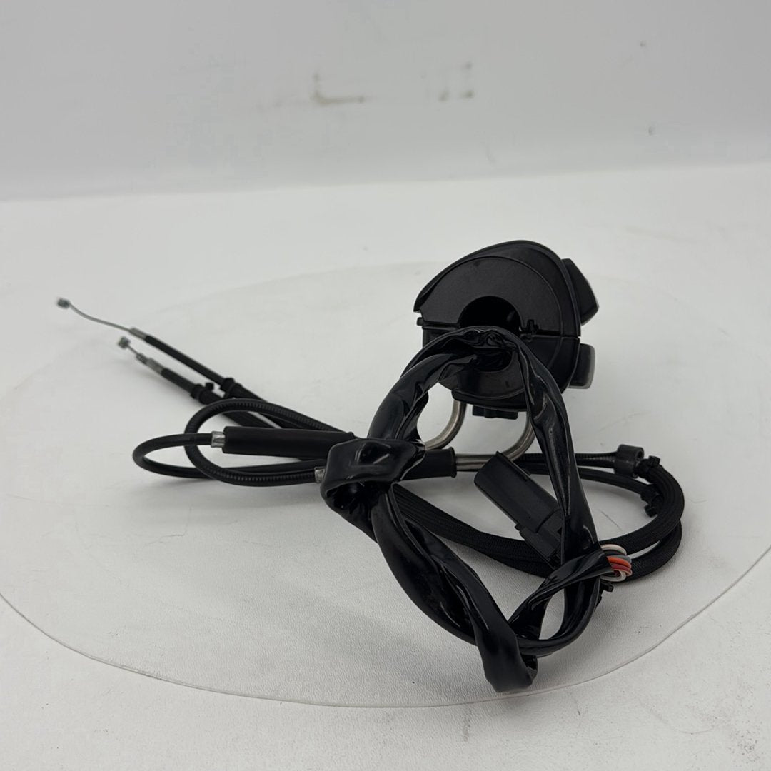 2007 - 2012 Harley-Davidson Dyna Super Glide Right Engine Start Kill Switches Controls 71684-06