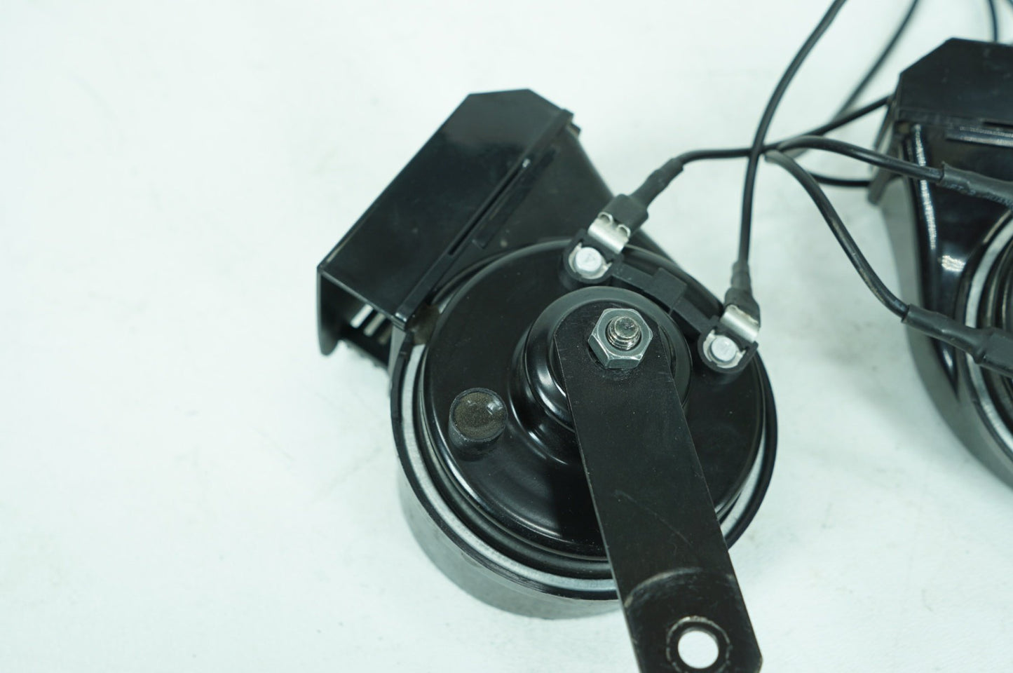 2018 - 2025 Harley-Davidson Softail Street Bob Signal Horn Klaxon Beep E11 00238