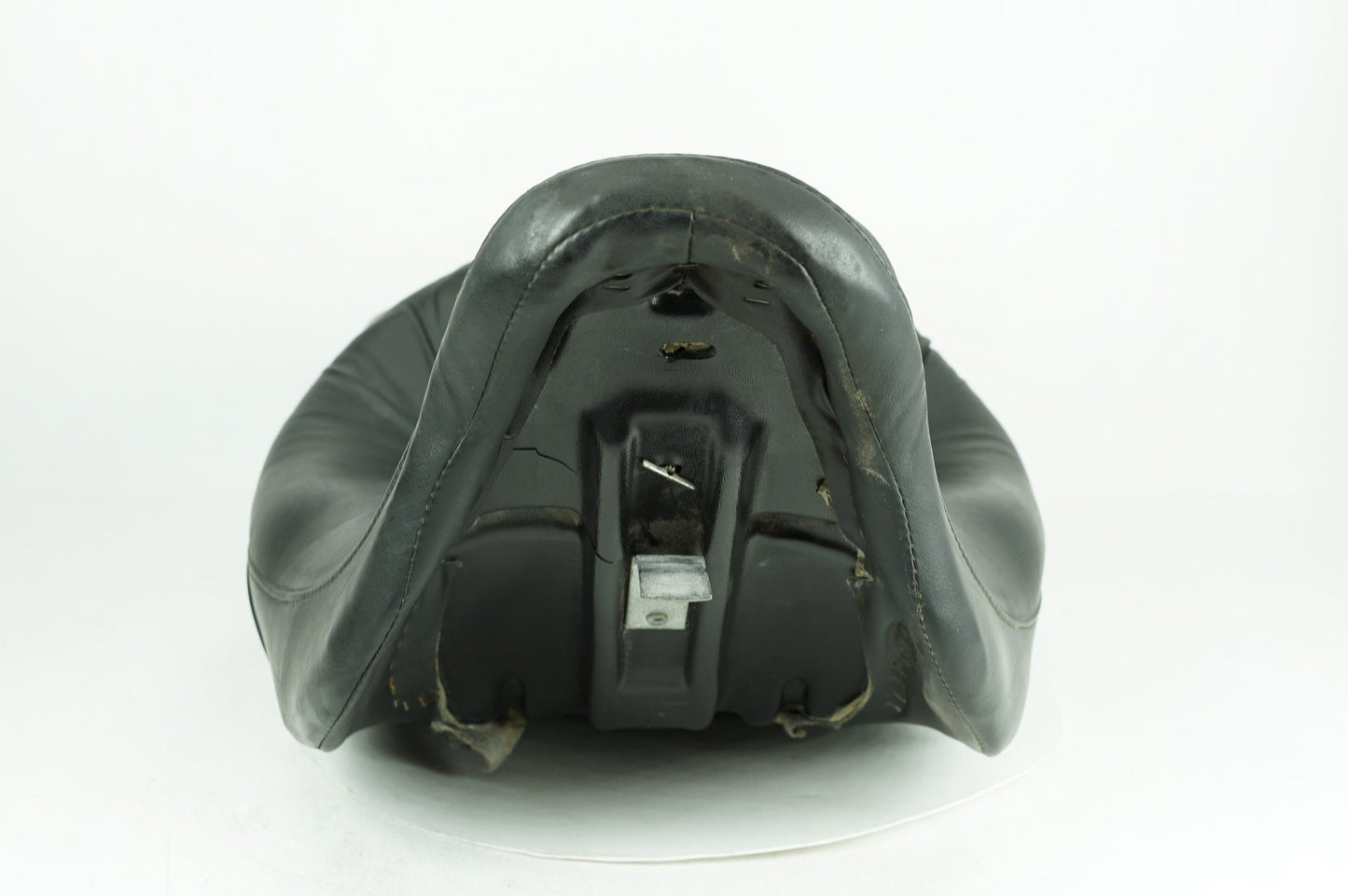 1999 - 2006 Harley-Davidson Touring Electra Glide Classic Passenger Rider Driver Seat Saddle  	51036-03