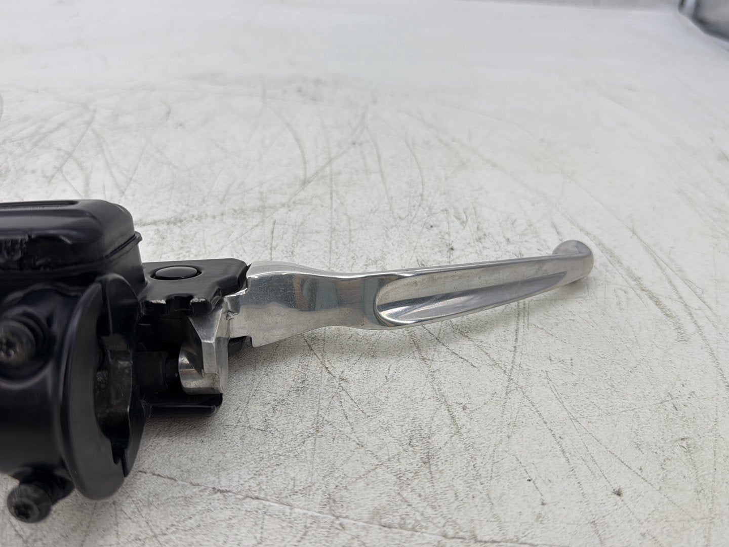 2012 Harley Street Glide Touring FLHX OEM Front Right Brake Lever Master Cylinder